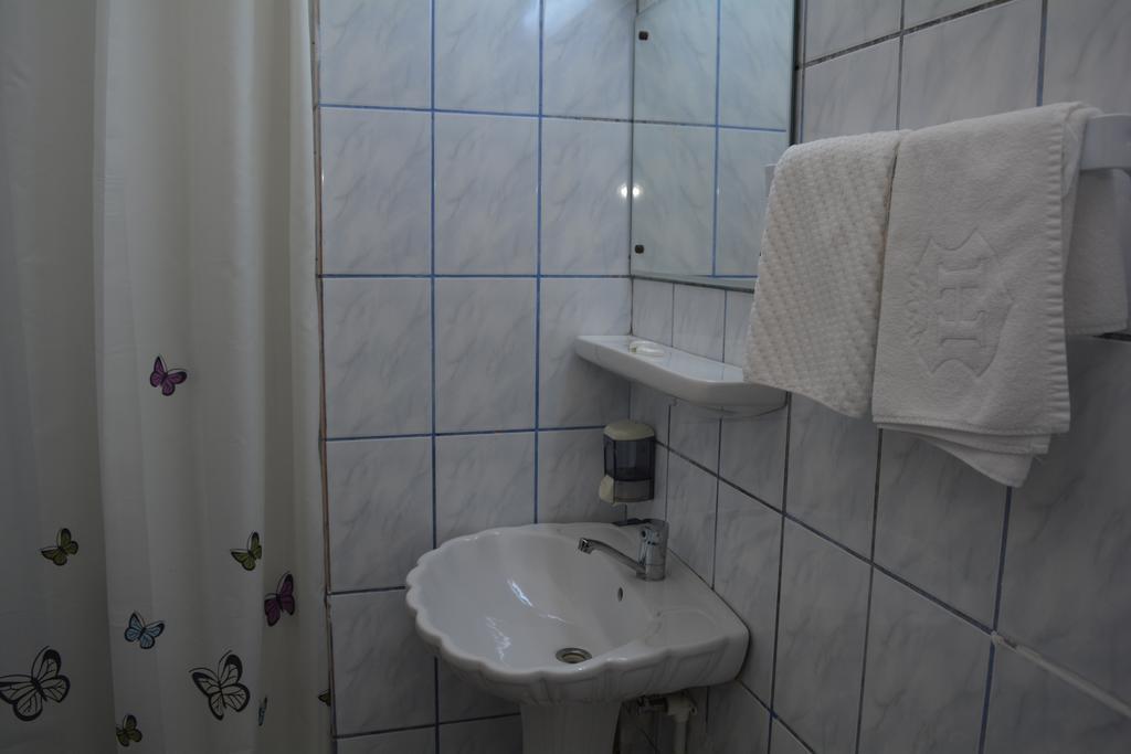 Cornul Vanatorului Bungalows Piteşti Exterior foto